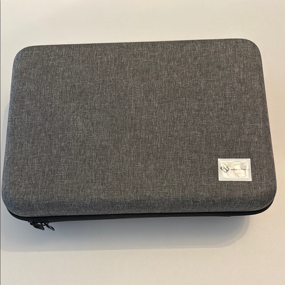 Aura Revive Deep Tissue Massage Gun w 8 different attachments and Case Like New - Picture 3 of 6